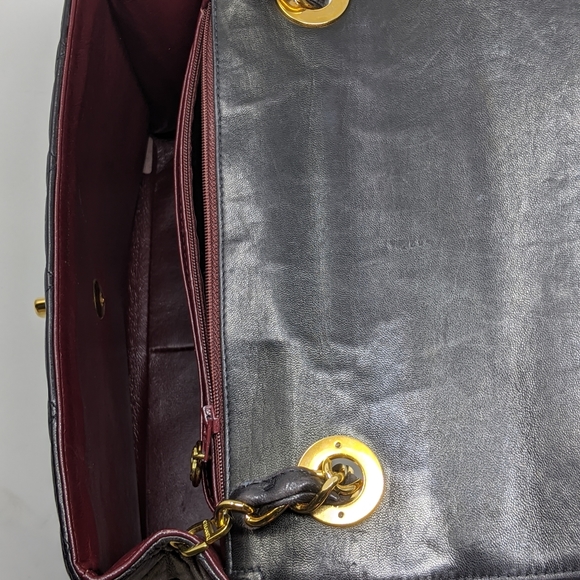 🎉HP🎉CHANEL Black Bag Quilted Flap Bag Vintage - Picture 4 of 16